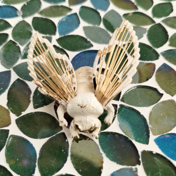 Vintage Monet Bumble Bee/Insect Brooch - Picture 1 of 15